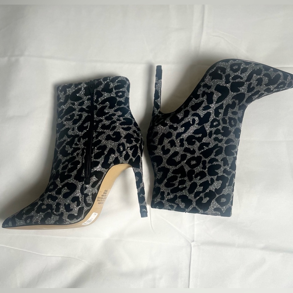 Express Chic Black And Gray Patterned Heeled Boots - image 5